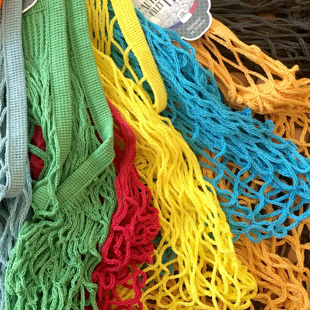 Einkaufsnetze in Großaufnahme in mehreren Farben